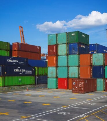 logistyka transportu międzynarodowego i monitorowanie łańcucha dostaw
