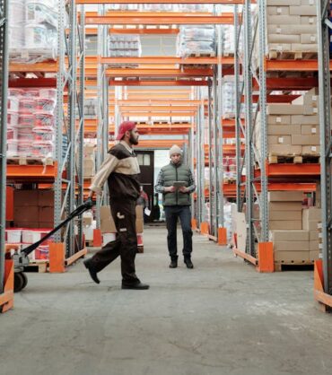 Nowoczesne centrum logistyczne wspierające procesy produkcji